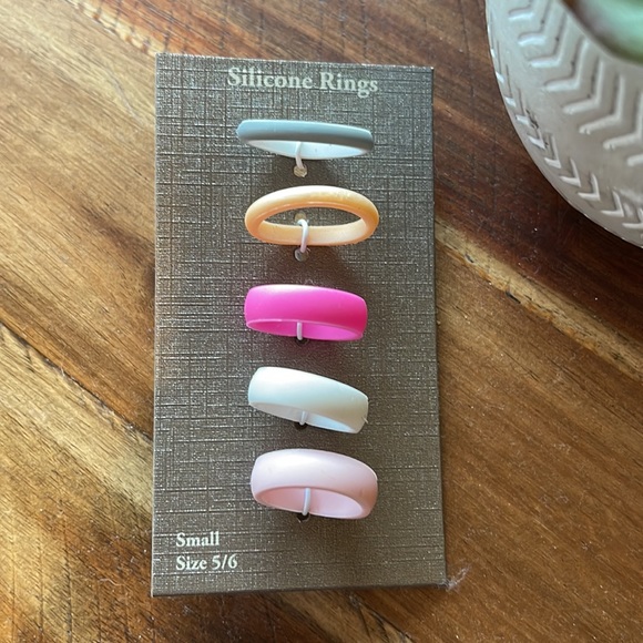 Silicone Wedding Bands / Rings - Picture 2 of 4